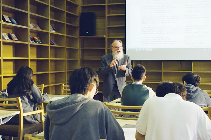 杭州橄榄树学校高中部学生上课