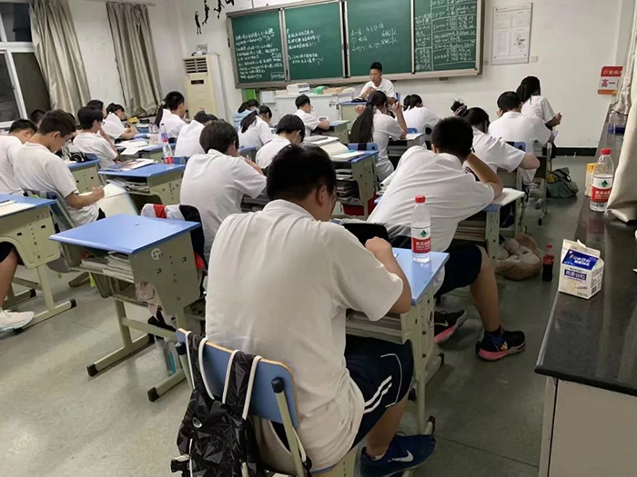 杭州师范大学附属中学国际部学生的一天